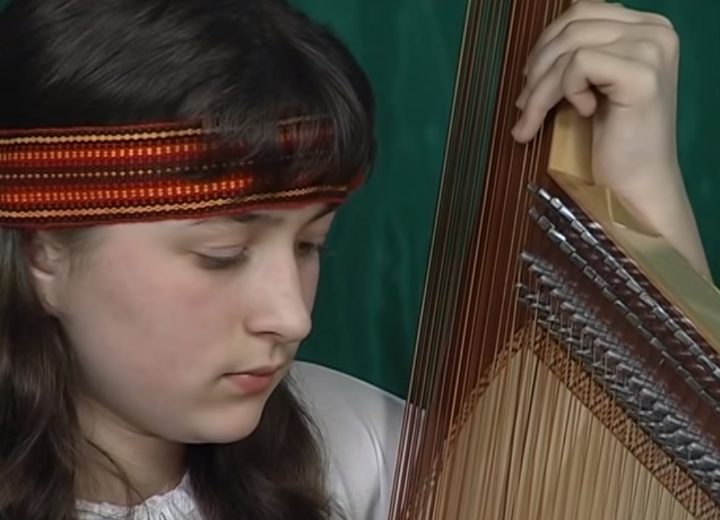 楽器動画 ウクライナのbandura バンドゥーラ ２