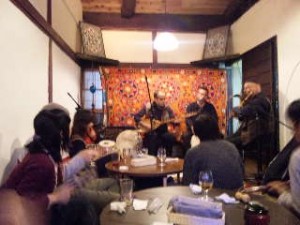 投稿についてもっと詳しく 今日はトルコ音楽ライブを観にきています。